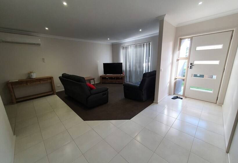 Motel24seven And Apartments