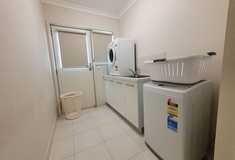 Motel24seven And Apartments