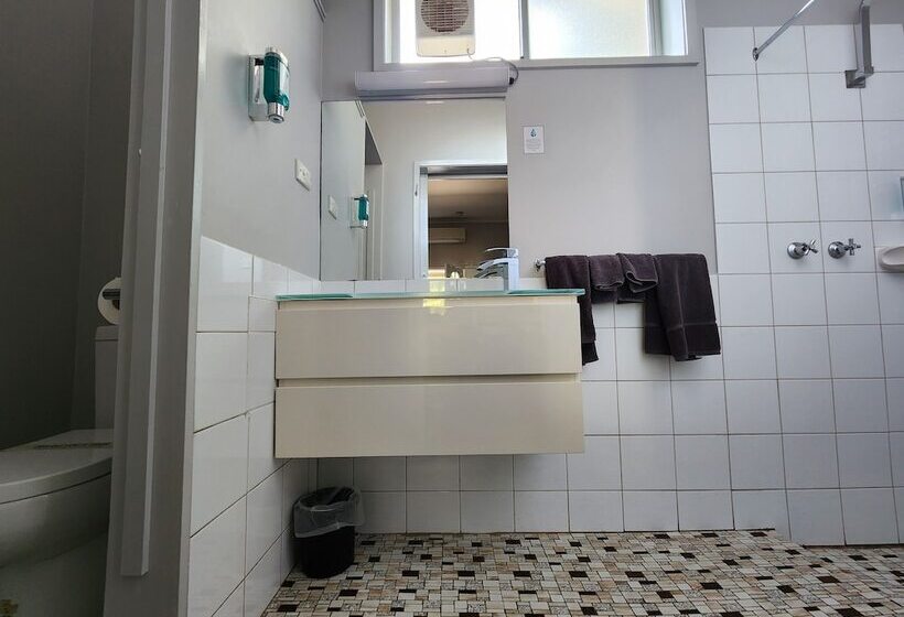 Motel24seven And Apartments