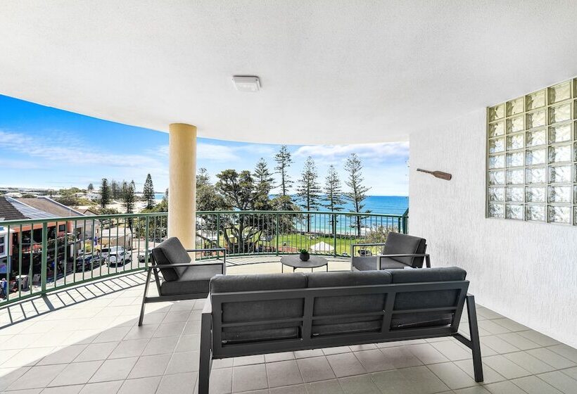 Norfolks On Moffat Beach