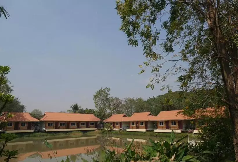 Hotelli โรงแรมแม่วังรีสอร์ท