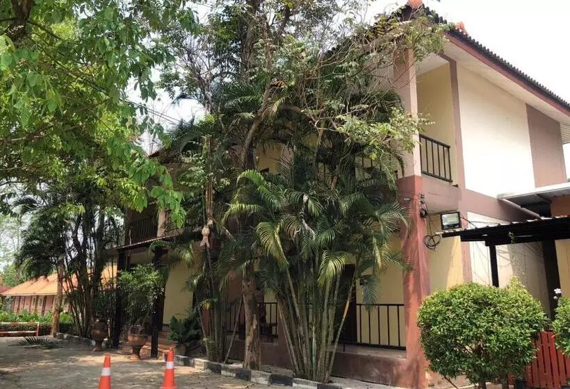 Hotelli โรงแรมแม่วังรีสอร์ท