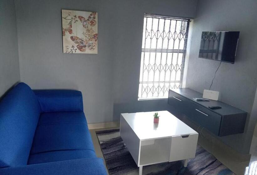 بنسيون The Irenic Massage Spa And Bnb