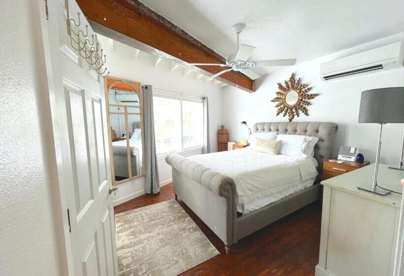 فندق Burns Square