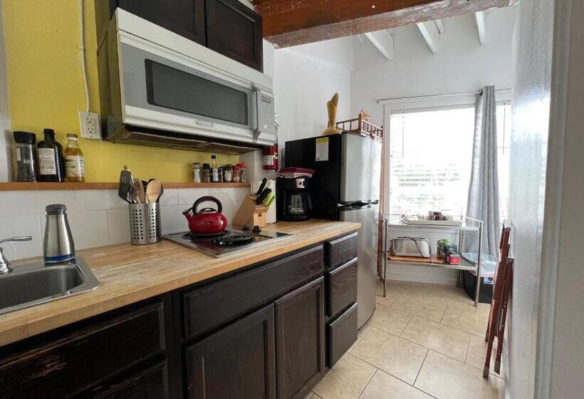 فندق Burns Square