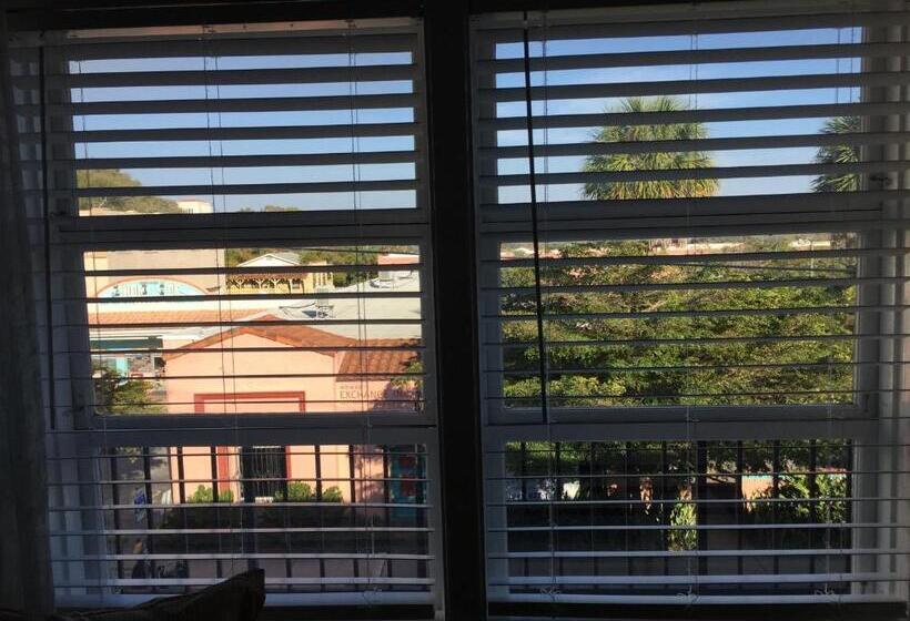 فندق Burns Square