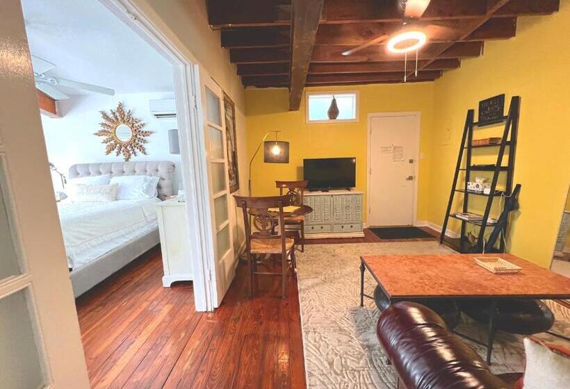 فندق Burns Square