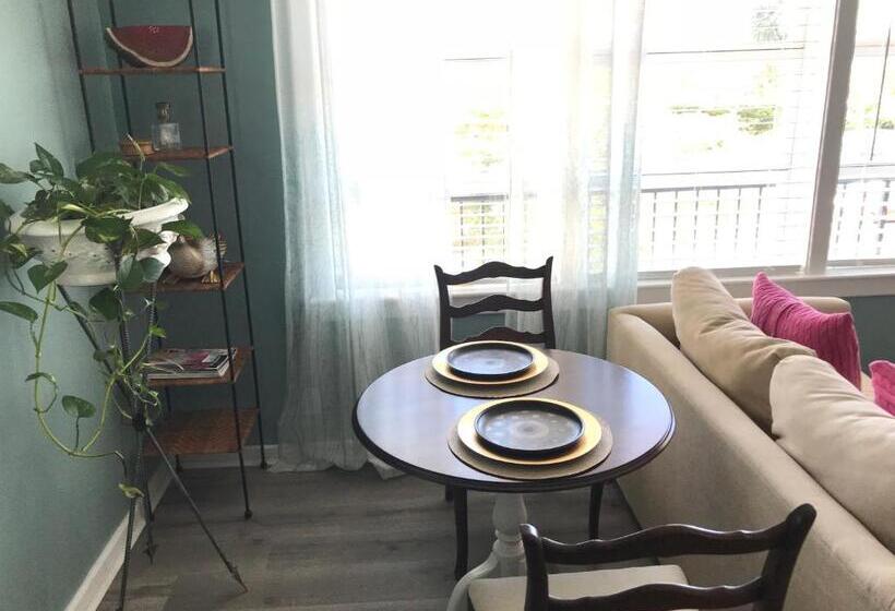 فندق Burns Square