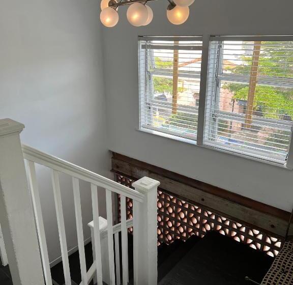 فندق Burns Square