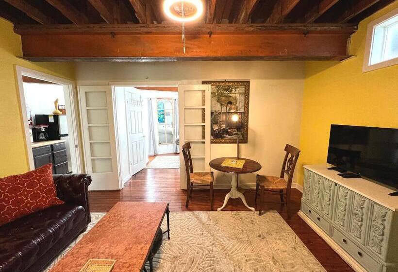 فندق Burns Square