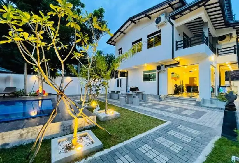 هتل Downsouth Cabanas