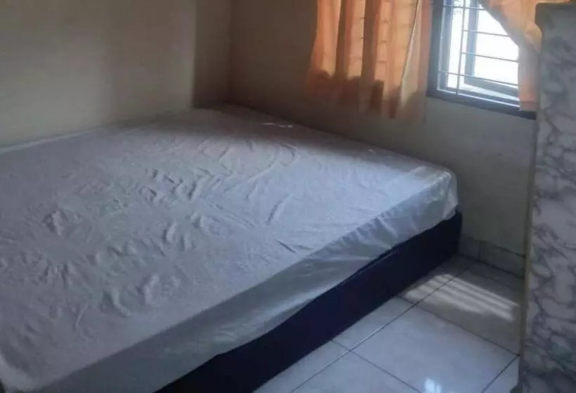 Hotelli Oyo 93836 Budi Residence 1