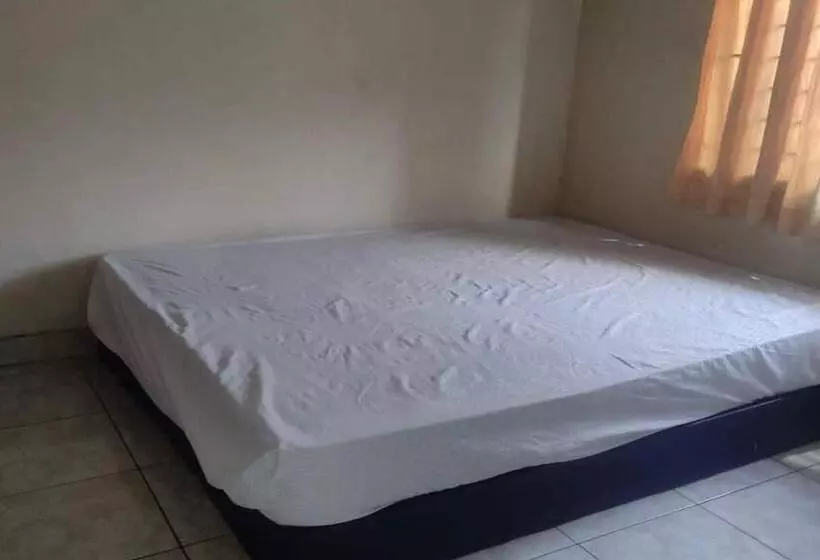 Hotelli Oyo 93836 Budi Residence 1