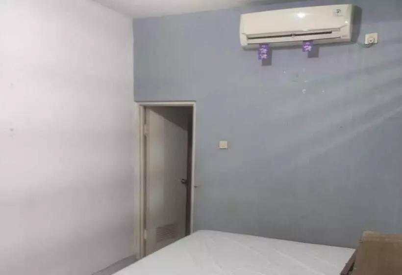 Hotelli Oyo 93836 Budi Residence 1