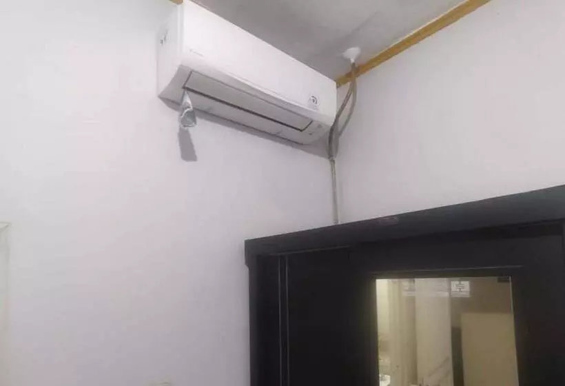 Hotelli Oyo 93836 Budi Residence 1