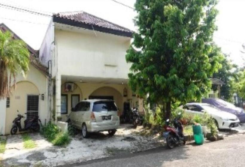 Szálloda Oyo 93836 Budi Residence 1