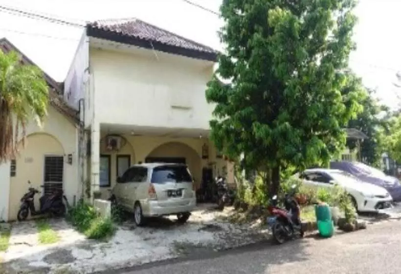 Hotelli Oyo 93836 Budi Residence 1