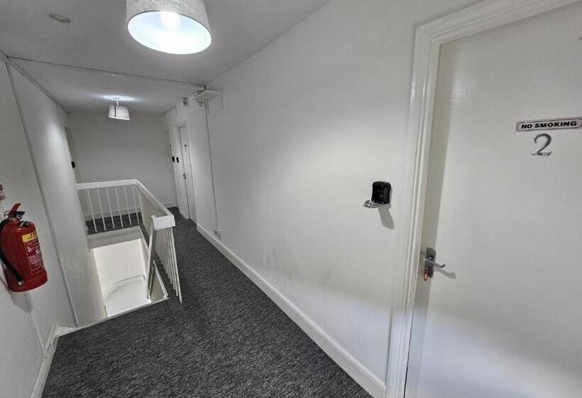 Pansiyon Livestay Affordable En Suite Studio Rooms In London, N14