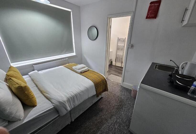Pansiyon Livestay Affordable En Suite Studio Rooms In London, N14
