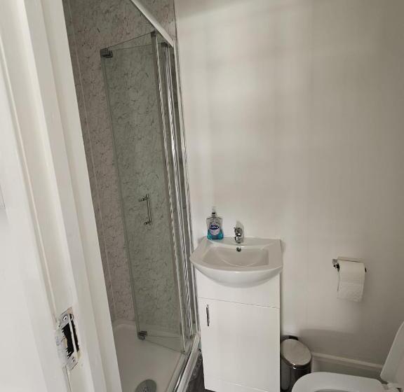 Pansiyon Livestay Affordable En Suite Studio Rooms In London, N14