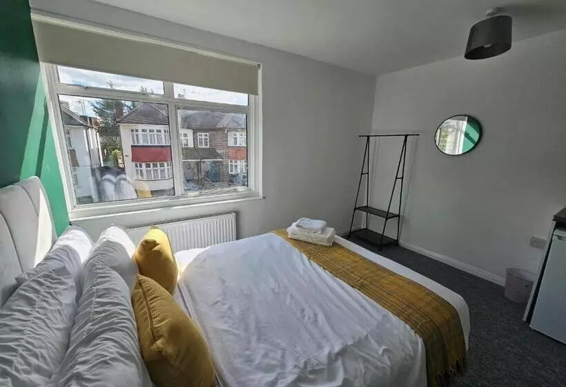 ペンション Livestay Affordable En Suite Studio Rooms In London, N14