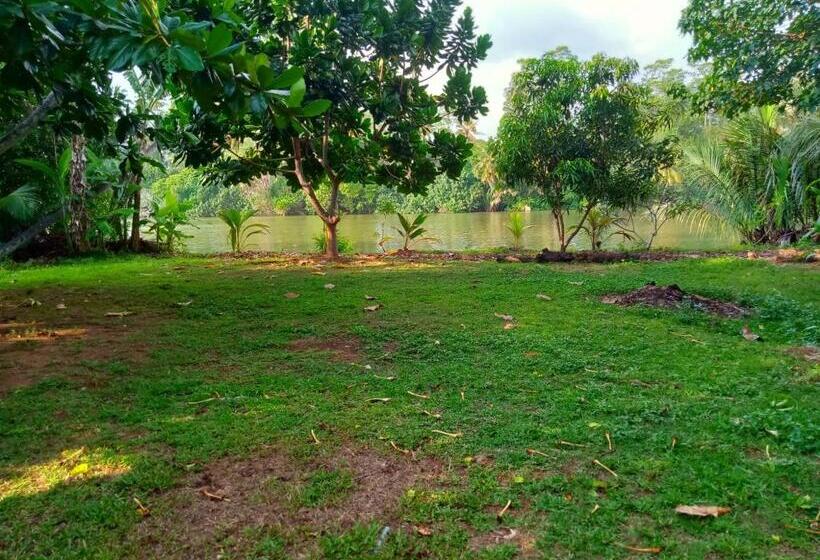 پانسیون Aknara River Rest