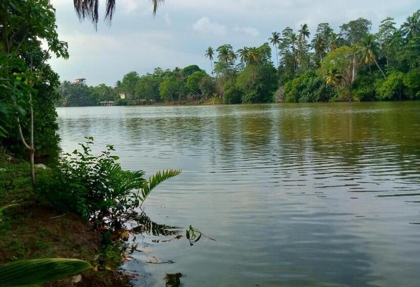پانسیون Aknara River Rest
