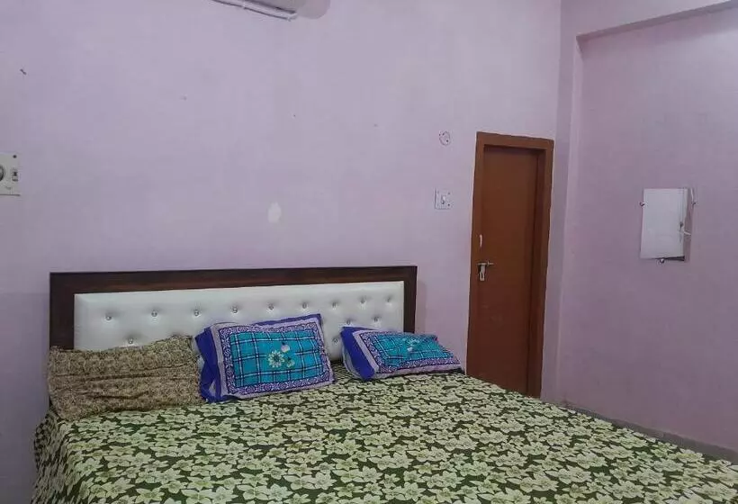 Majatalo Ram Priya Gest House 5 Mint Waking Ram Mandir