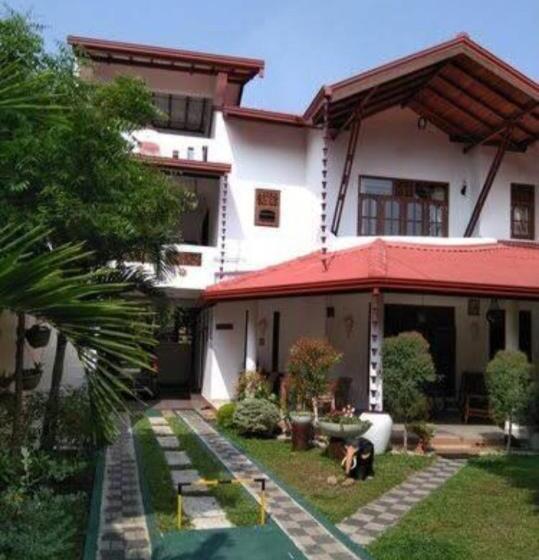 بنسيون Sisil Villa