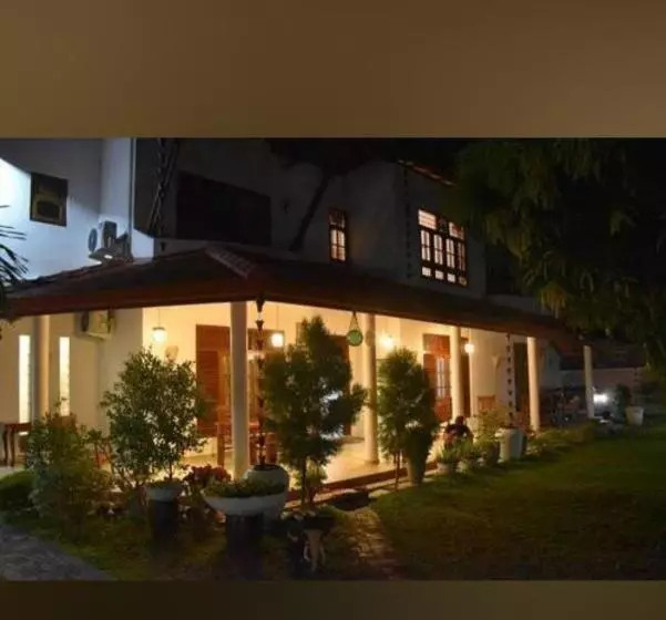 ペンション Sisil Villa