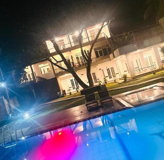 Pension (Hôtel basse catégorie) The Shade Brothers