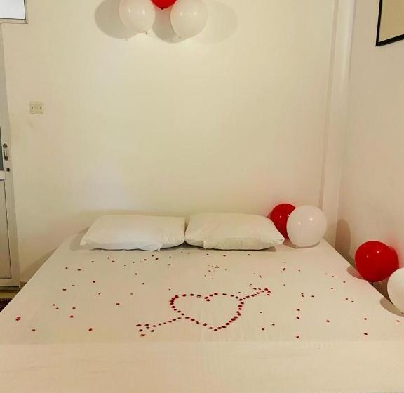 Pension (Hôtel basse catégorie) The Shade Brothers