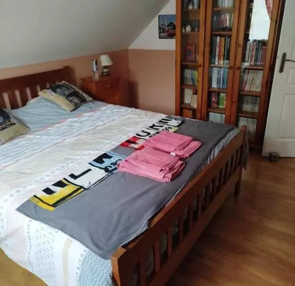 Aamiaismajoitus (B&B) Chambre Rouge Dans Maison Avec Parking