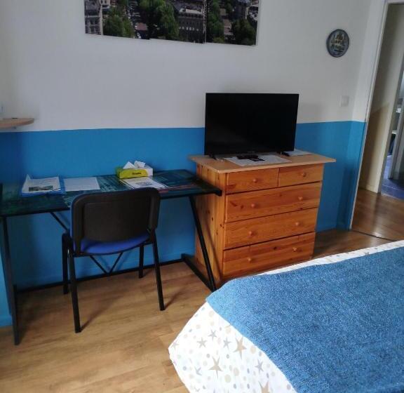 민박 Chambre Rouge Dans Maison Avec Parking