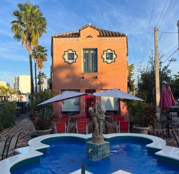 בית מלון כפרי Burns Square Boutique