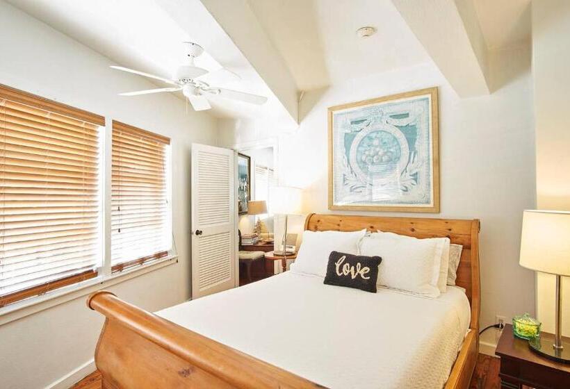 בית מלון כפרי Burns Square Boutique