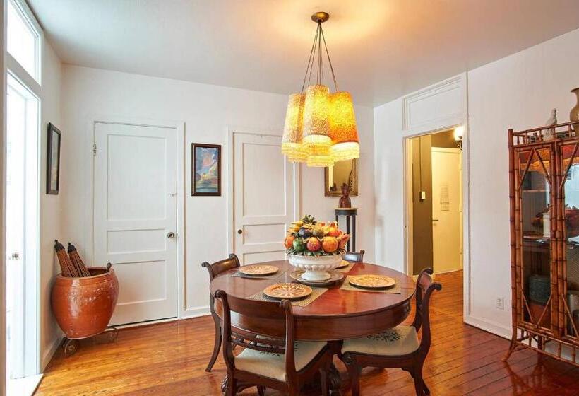 בית מלון כפרי Burns Square Boutique