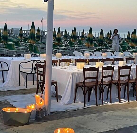 هتل Crdd Le Due Torri Riccione