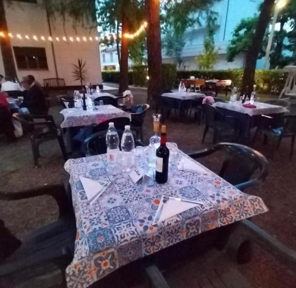 هتل Crdd Le Due Torri Riccione