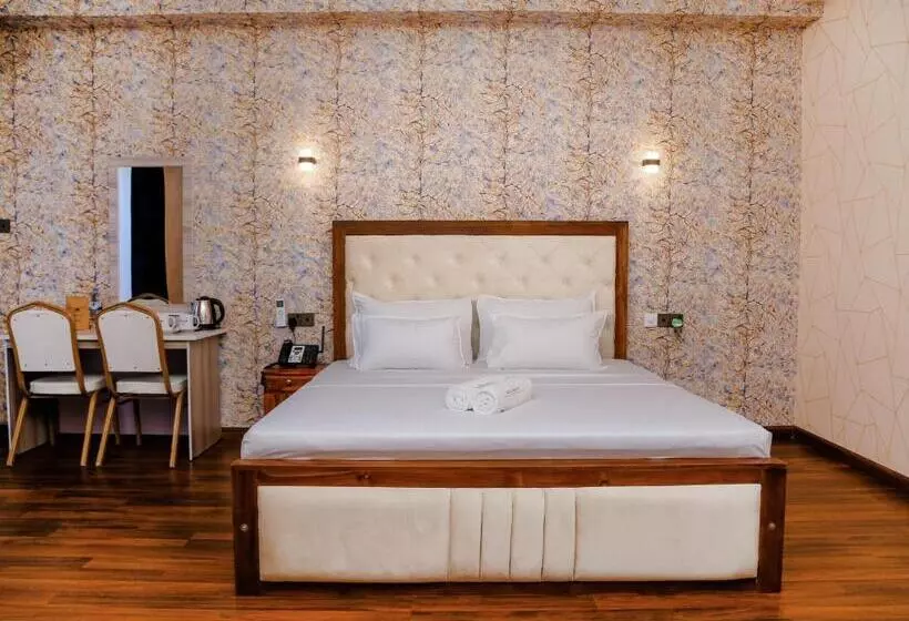 Hotelli Crown Regency  Badulla