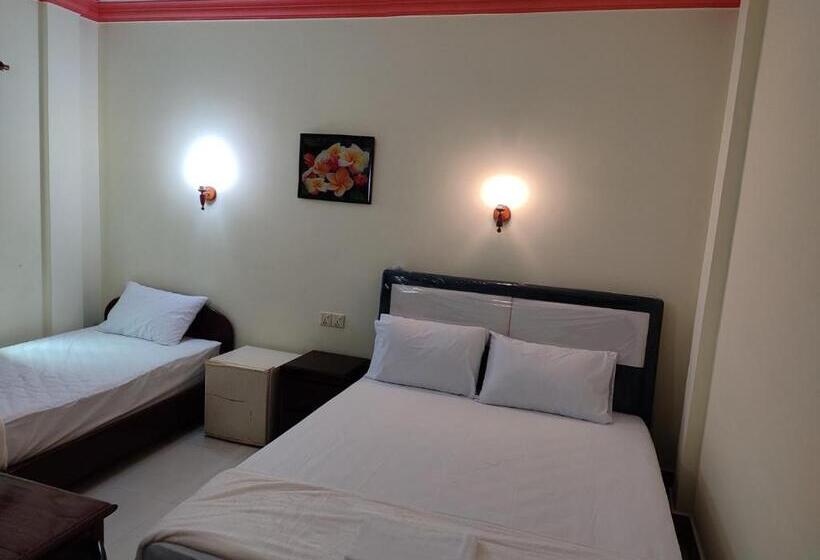 בית מלון כפרי Galaxy Indian