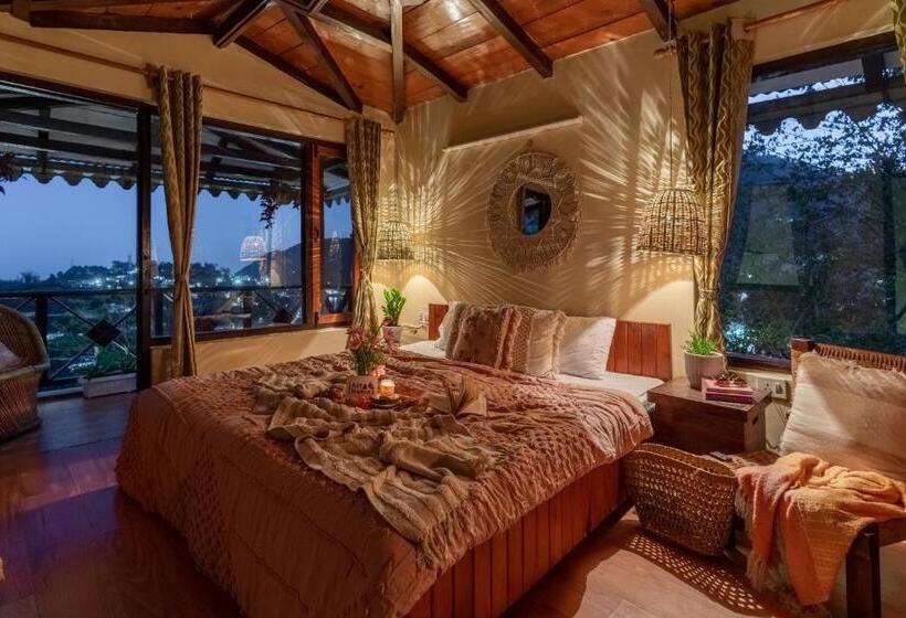 Hotel Sojourn With Nyoli 3bhk Villa