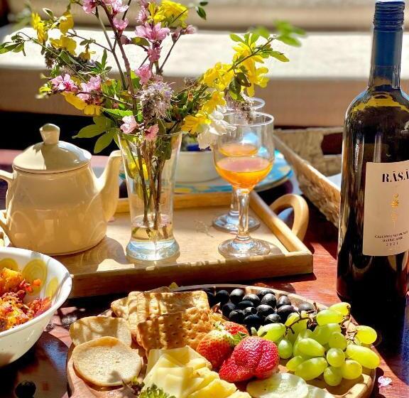 Hotel Sojourn With Nyoli 3bhk Villa