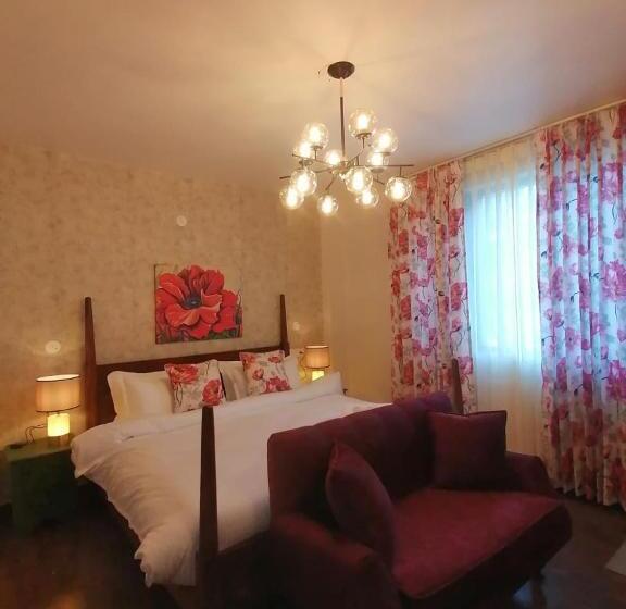 Hotel The Dancing Deer