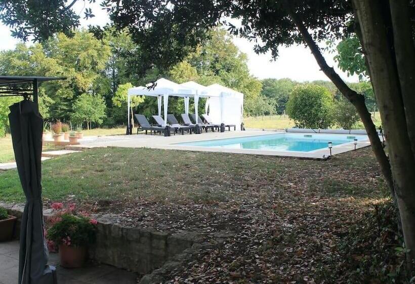 Hotel Cha16 Nanteuil En Vallee Touchbaudrand