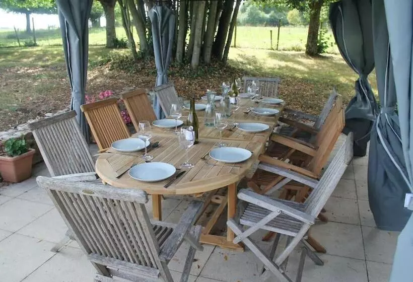 Hotelli Cha16   Nanteuil En Vallee   Touchbaudrand