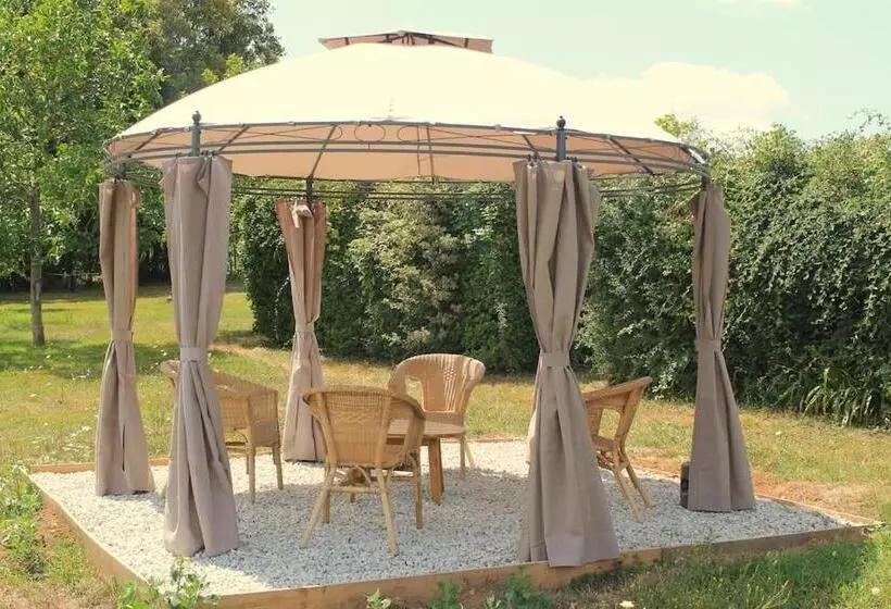 Hotelli Cha16   Nanteuil En Vallee   Touchbaudrand