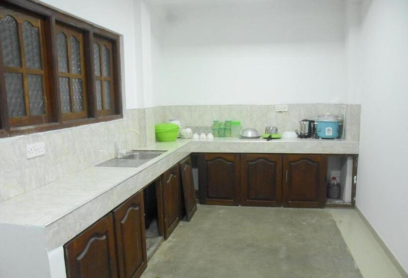 ペンション Brindha Room S