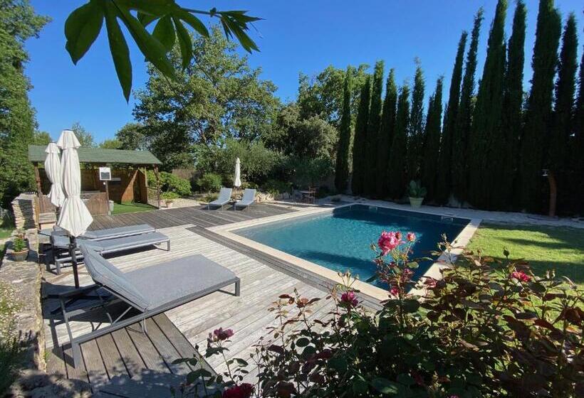 بنسيون Pierres Blanches