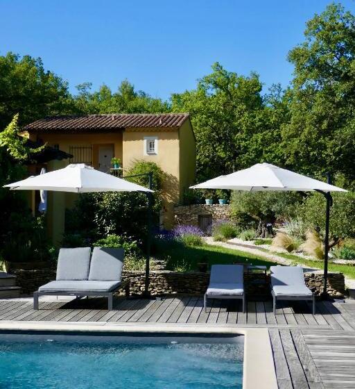 بنسيون Pierres Blanches